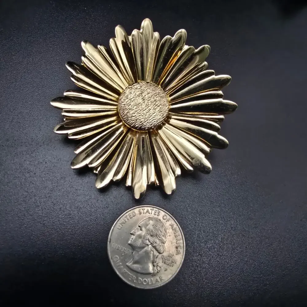 Sarah Coventry Gold Tone Flower Brooch Vintage Costume Jewelry